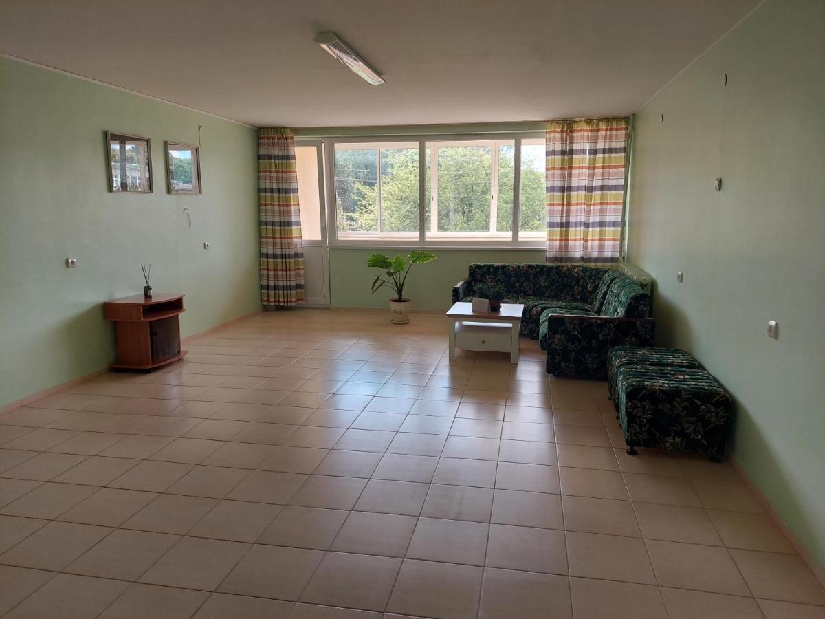 "Veiklus Rietavas" Apgyvendinimas Hostel Bagian luar foto